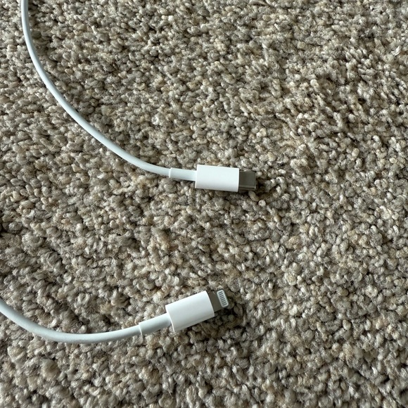 Apple - USB-C to Lightening Charging Cable - Picture 3 of 5